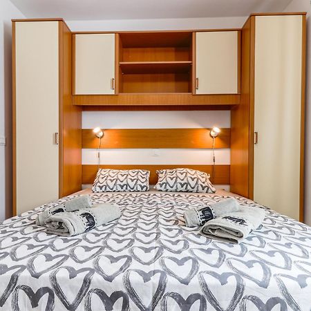 Sunshine Apartments Funtana With Balcony And Sea View Exteriér fotografie
