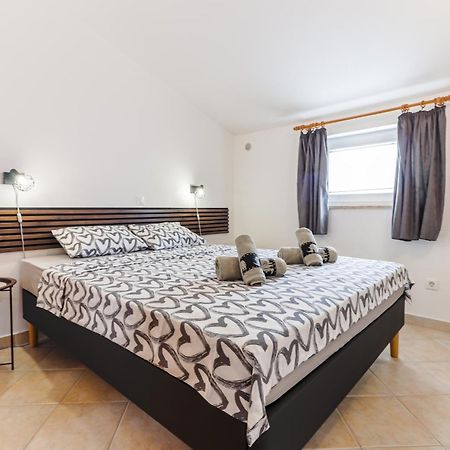 Sunshine Apartments Funtana With Balcony And Sea View Exteriér fotografie