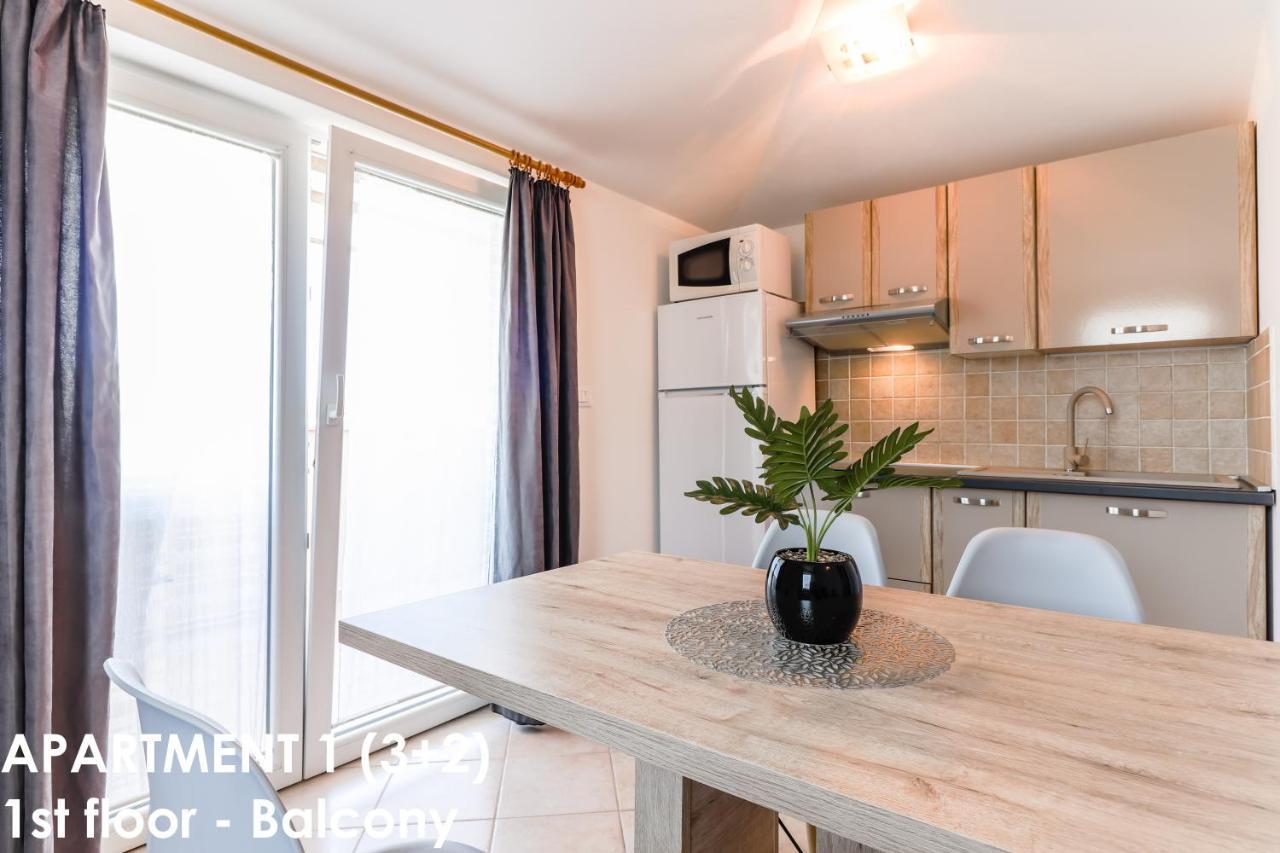 Sunshine Apartments Funtana With Balcony And Sea View Exteriér fotografie