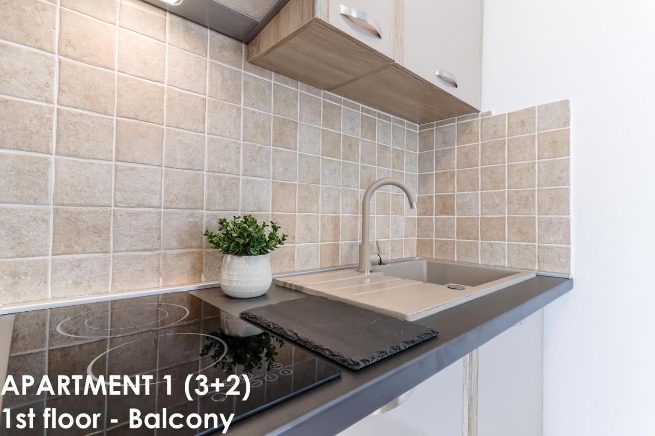 Sunshine Apartments Funtana With Balcony And Sea View Exteriér fotografie